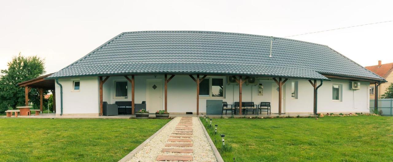 Olivia Apartman Apartamento Sárospatak Exterior foto